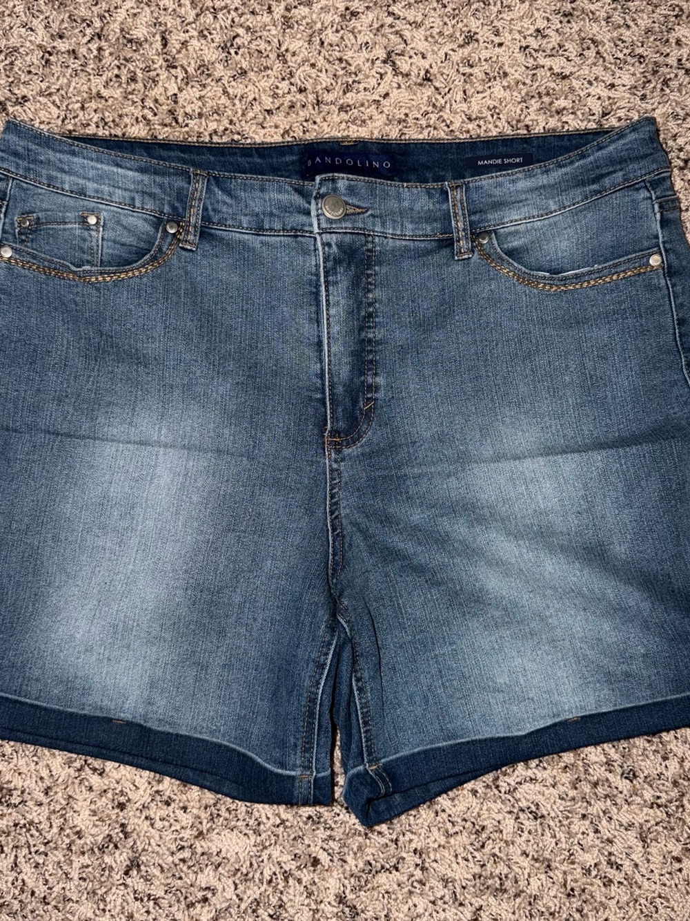 Bandolino Medium Blue Denim Mid-Rise Jean Shorts